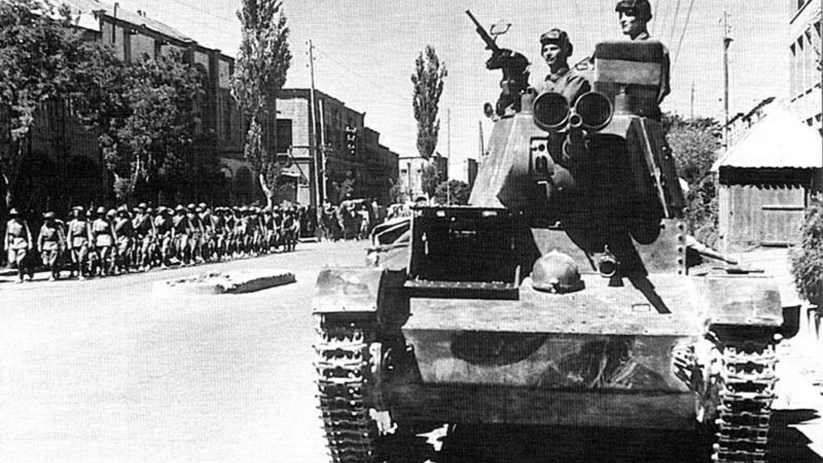 Soviet T-26 tanks of the 6th Armoured Division driving through Tabriz during the Anglo-Soviet invasion of Iran, August 28, 1941