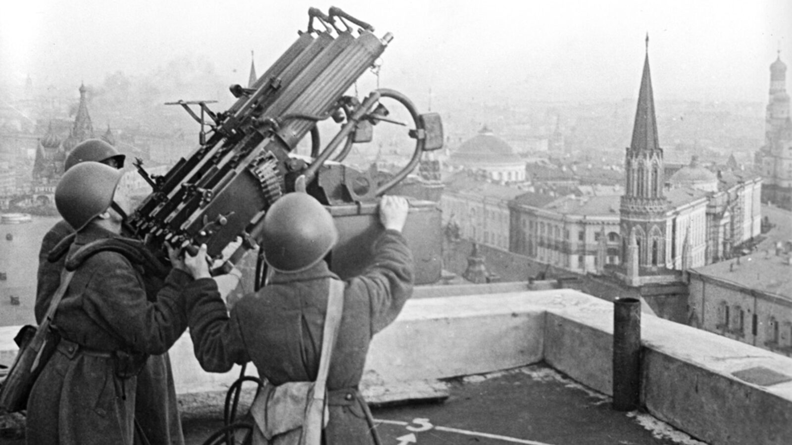 Soviet anti-aircraft gunners positioned on the roof of Hotel Moskva during the Defense of Moscow, August 1941