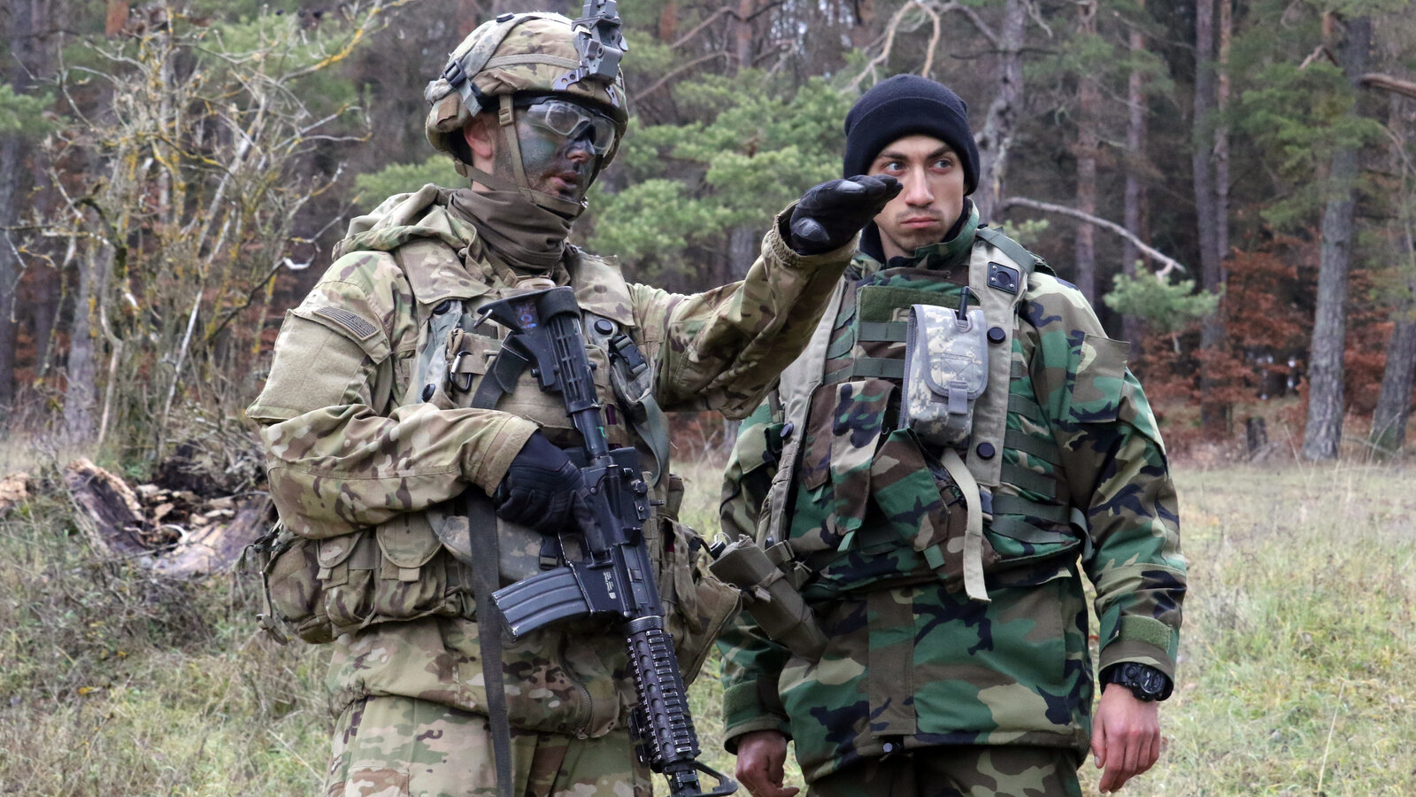 Moldovan Light Infantry company commander discusses troop movements with U.S. 2-5 Cavalry Regiment during Combined Resolve XI at Hohenfels, December 2018